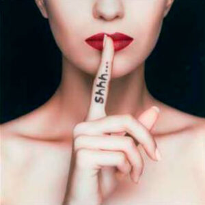 Cuadro "Silent woman Shh 3 humo" metacrilato